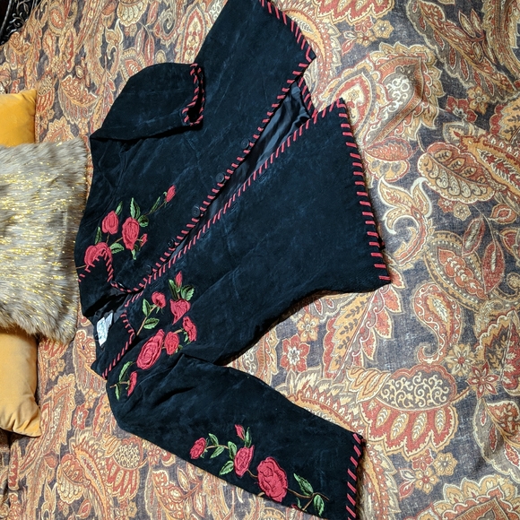 100% leather suede jacket with whip stitching and rose embellishments - Picture 5 of 10